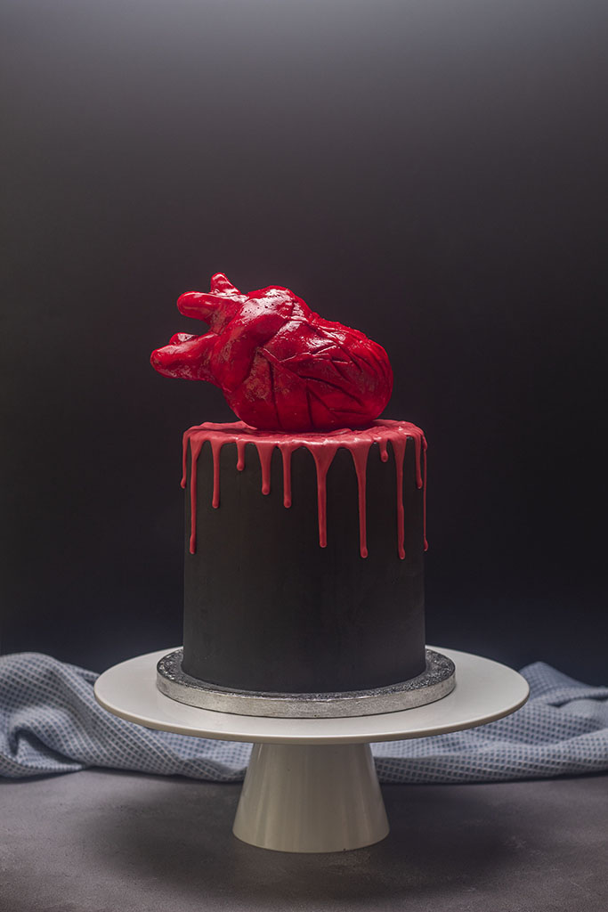 Gory_halloween_heart_cake_with_blood_red_icing_and_death_black_body.jpg